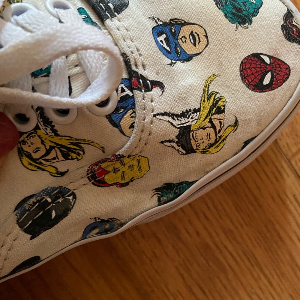 VANS Authentic Marvel Head Sneakers - Picture 14 of 16